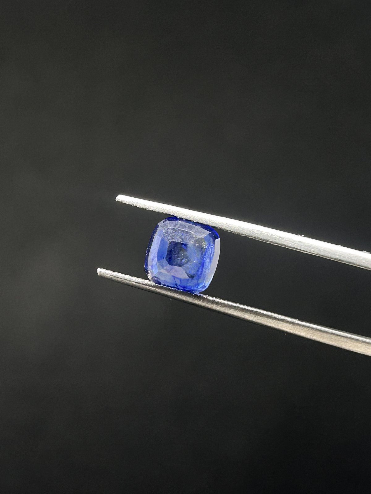 Natural Blue Sapphire - 4.305 Carats