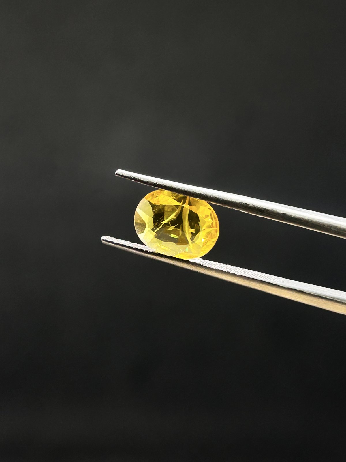 Natural Yellow Sapphire - 2.615 Carats (Bangkok)