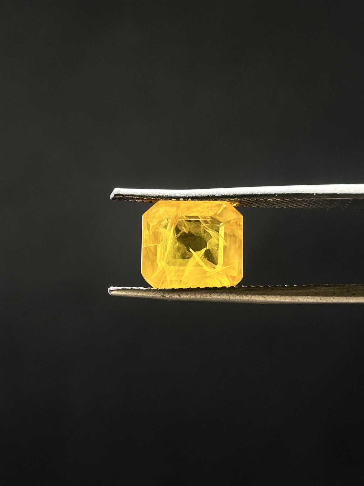 Natural Yellow Sapphire - 4.625 Carats (Bangkok)