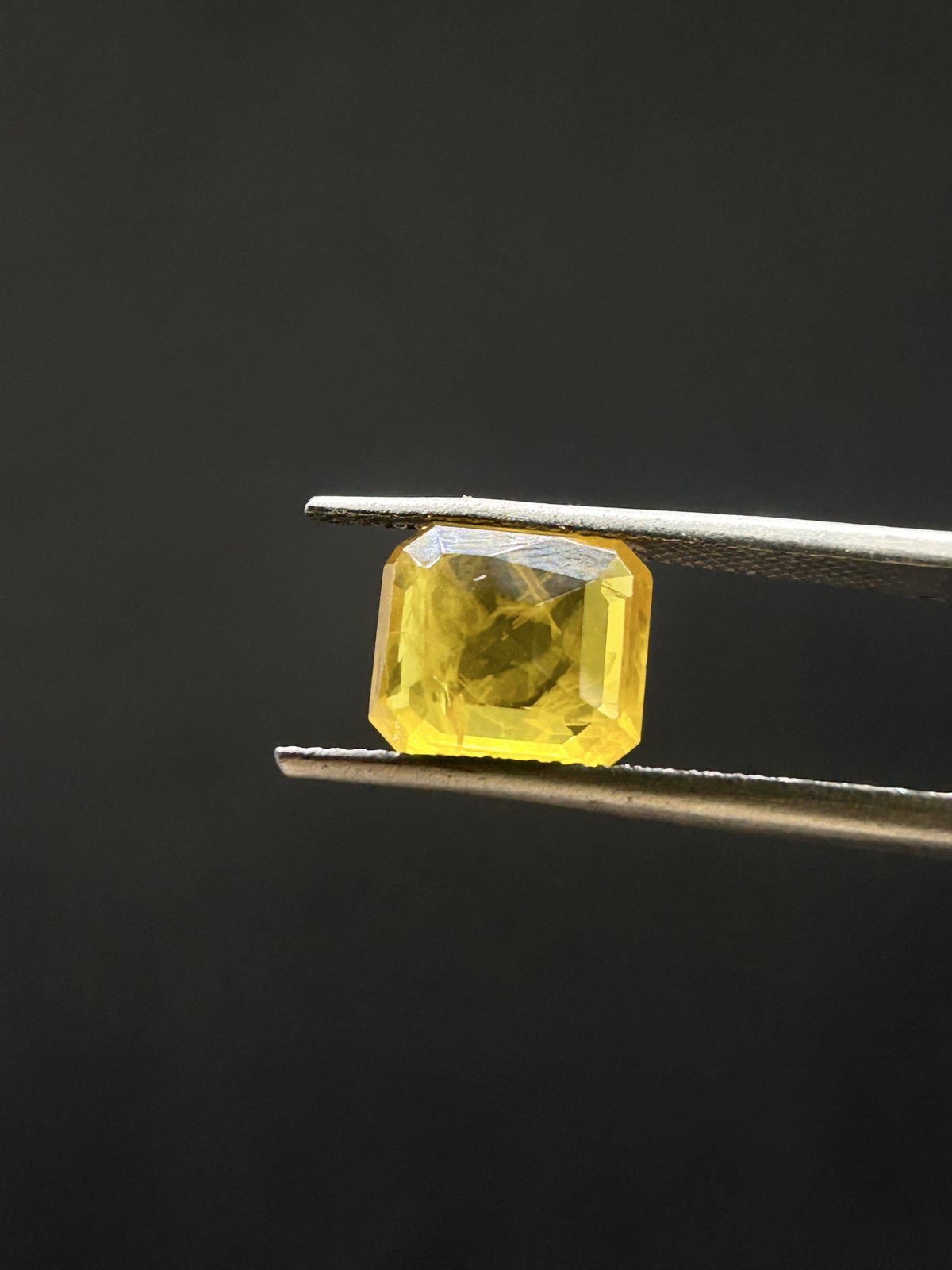 Natural Yellow Sapphire - 4.625 Carats (Bangkok)