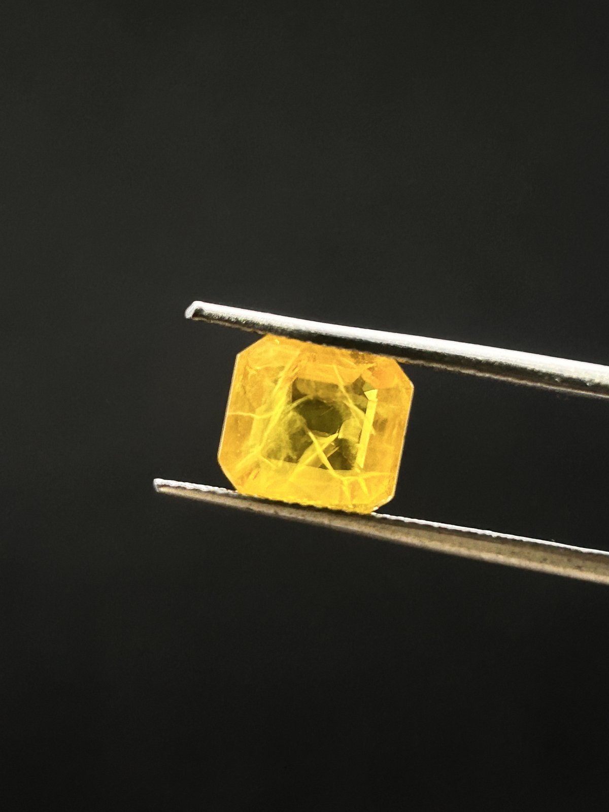 Natural Yellow Sapphire - 4.625 Carats (Bangkok)