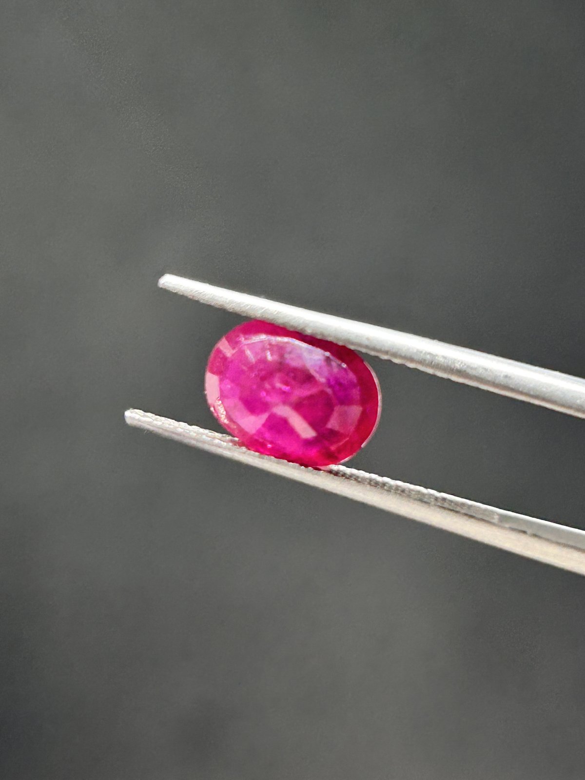 Natural Ruby - 3.91 Carats